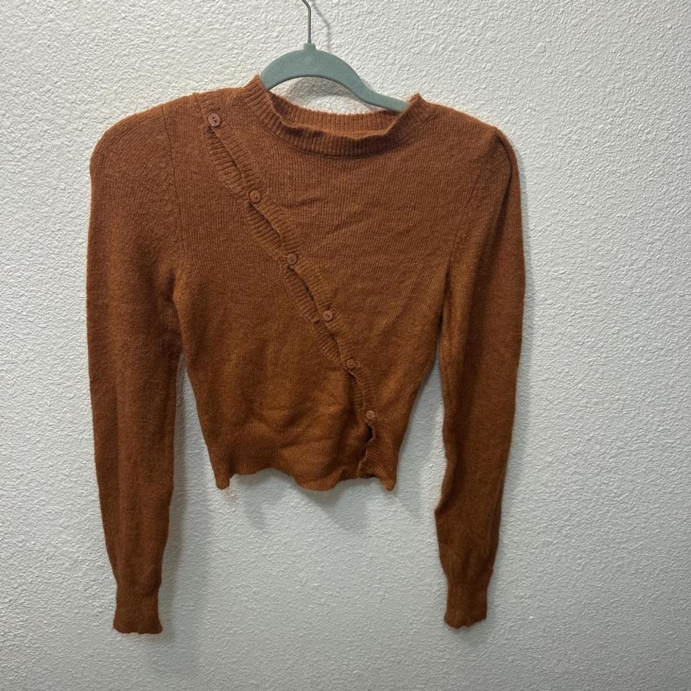 Orange‎ sweater